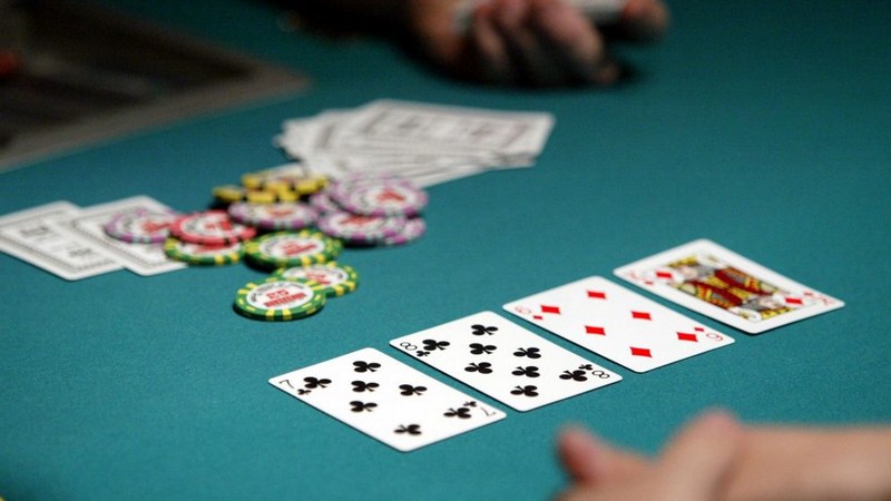 Luật chơi game bài Poker F8bet dễ hiểu